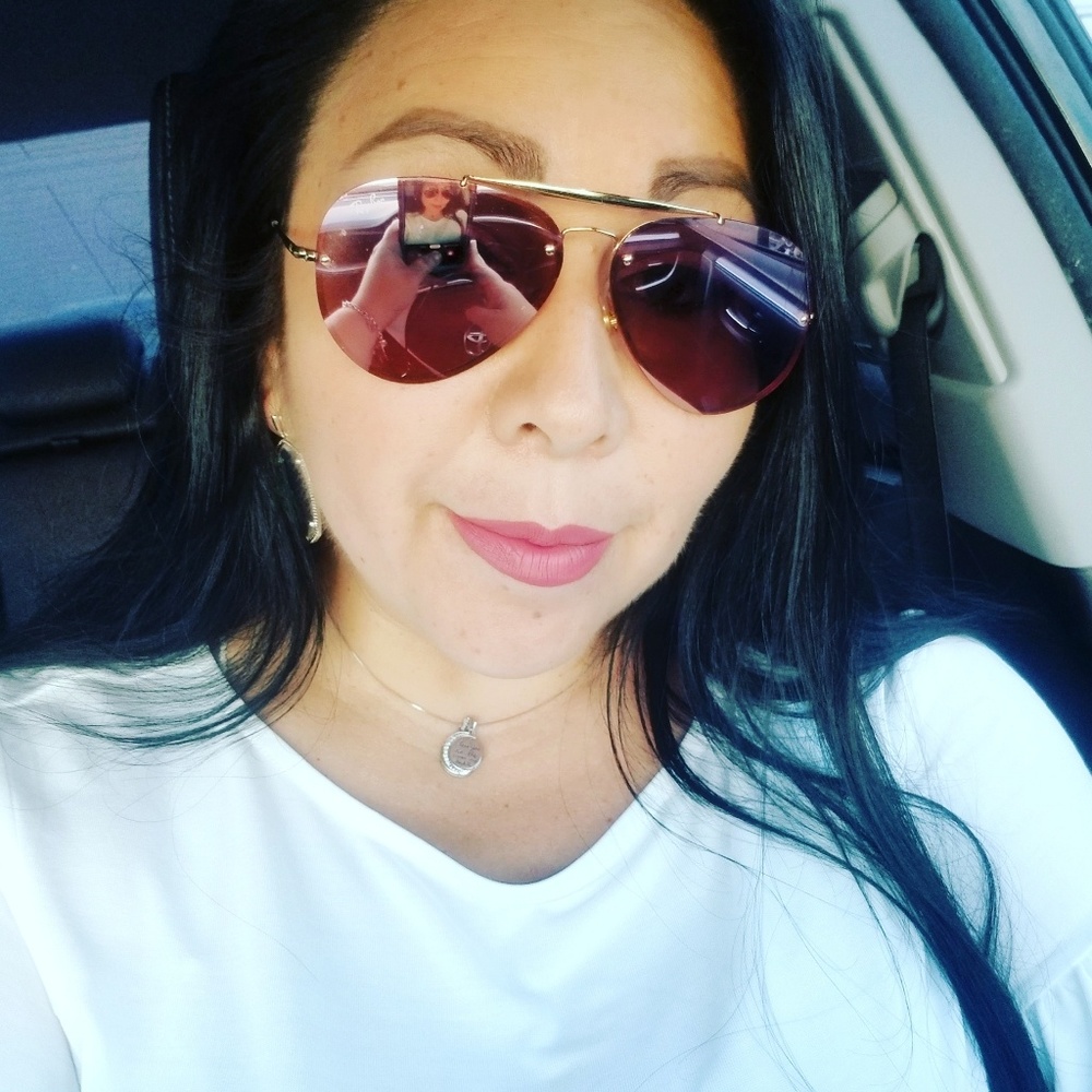 Meet your Posher, Denise